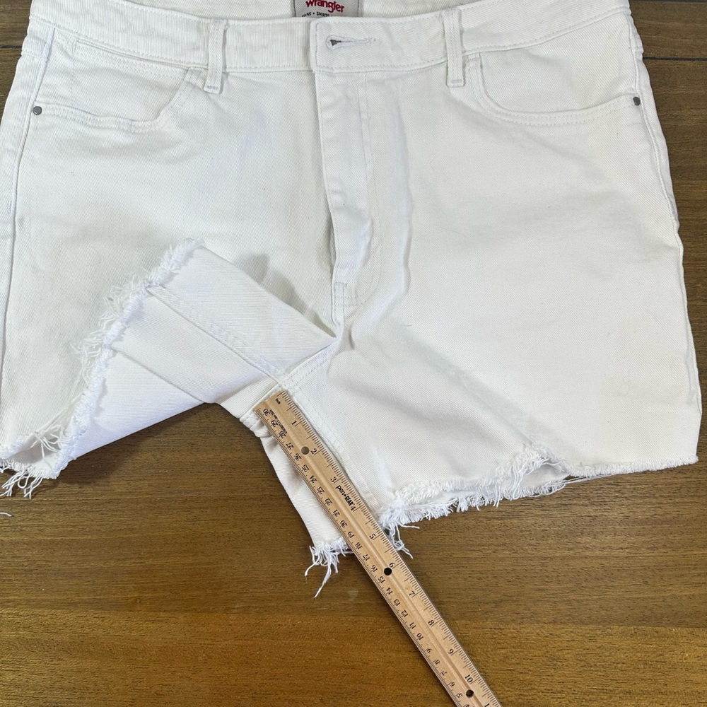 NWOT WRANGLER Classic‎ White Jean Roll Shorts Womens Size 12 - Picture 6 of 6